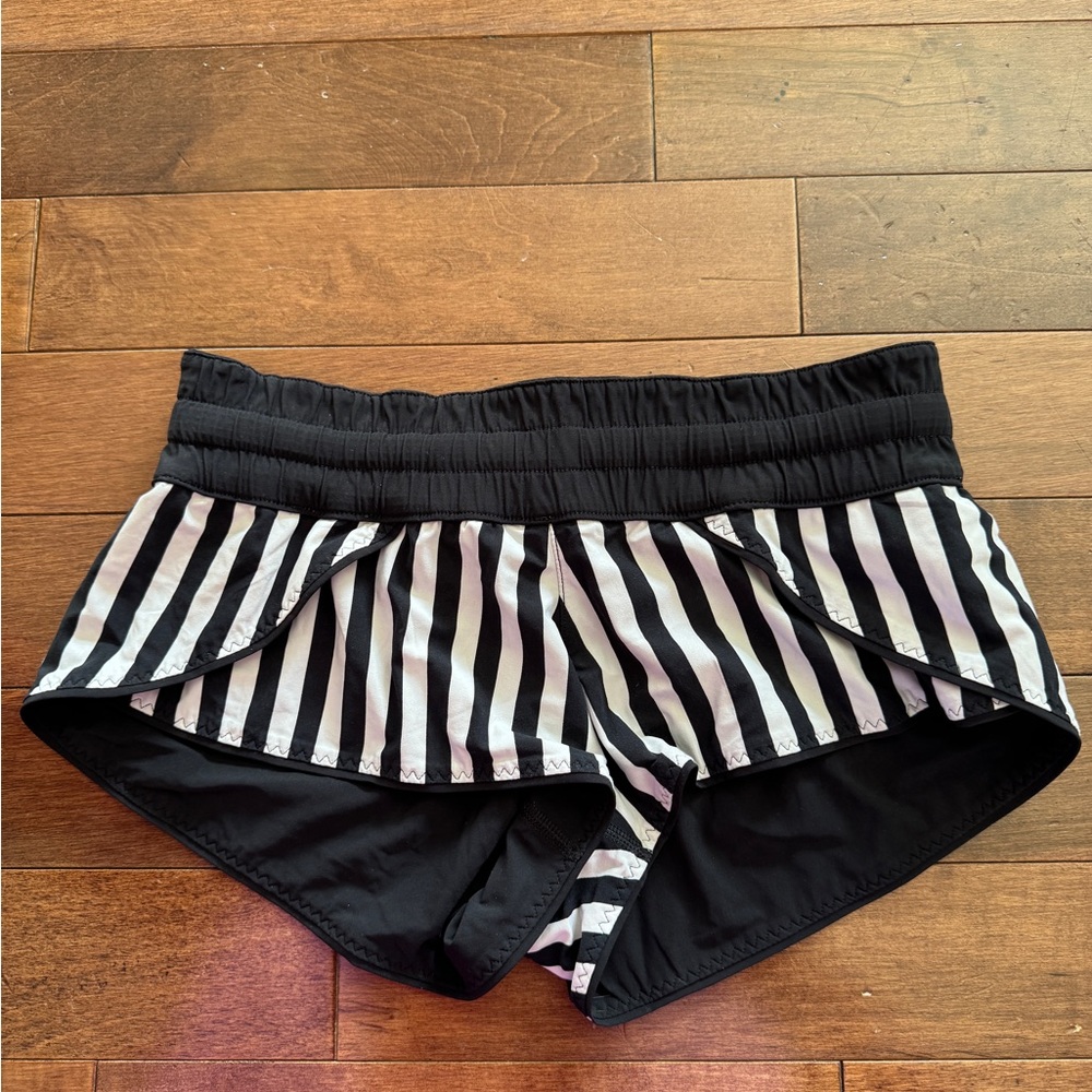 Lululemon Womens Shanti Surf Shorts Reversible Striped Black White